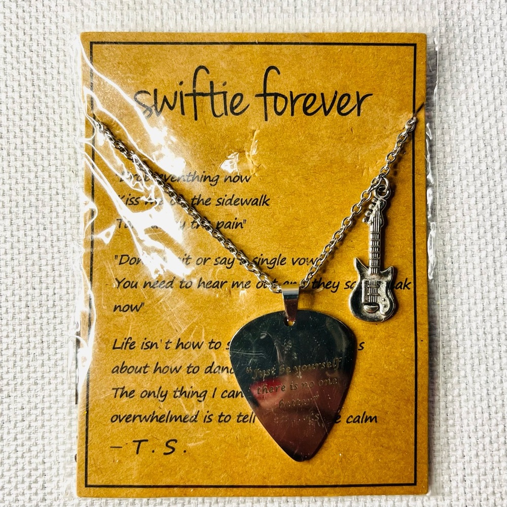 Swiftie and KC Chiefs Bundle with Throw, bag and Necklace with Guitar Charm - Picture 5 of 10